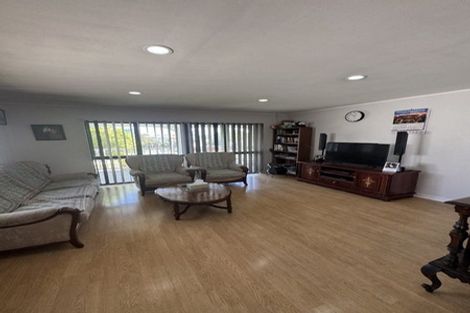 Photo of property in 68 Newington Road, Henderson, Auckland, 0612