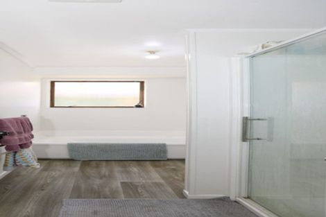 Photo of property in 8 Angeline Place, Massey, Auckland, 0614