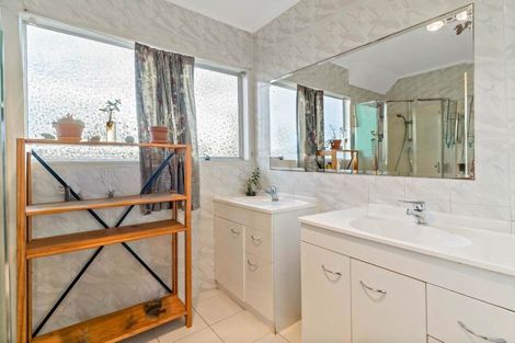 Photo of property in 25 Dissmeyer Drive, Clover Park, Auckland, 2019