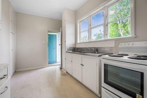 Photo of property in 4 Massey Avenue, Greenlane, Auckland, 1061
