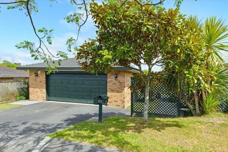 Photo of property in 21 Ginders Drive, Massey, Auckland, 0614