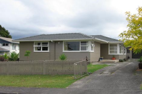 Photo of property in 13 Prior Place, Glendene, Auckland, 0602