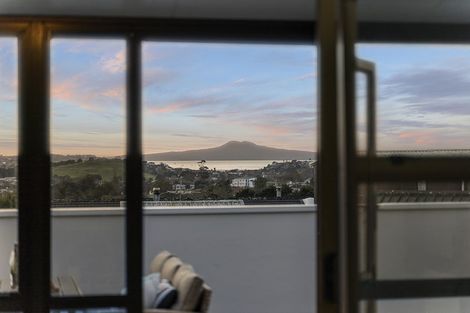 Photo of property in 61b Highland Park Drive, Highland Park, Auckland, 2010