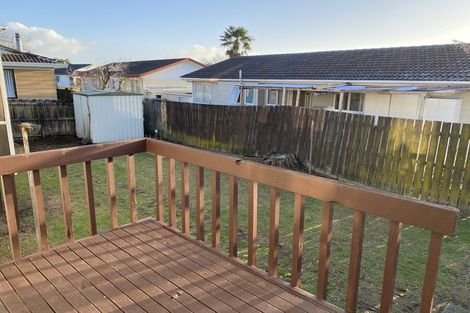 Photo of property in 2/11 Etherton Drive, Weymouth, Auckland, 2103