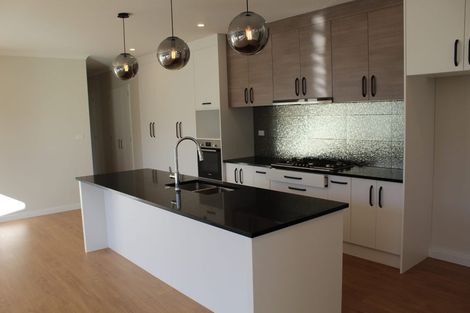 Photo of property in 17 Grove Way, Riverhead, 0820