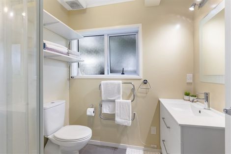 Photo of property in 16 Edgeworth Road, Glenfield, Auckland, 0629