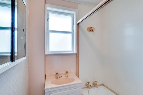 Photo of property in 12 Shackleton Street, Maraenui, Napier, 4110