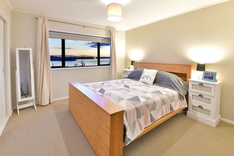 Photo of property in 3 Roberts Road, Tindalls Beach, Whangaparaoa, 0930