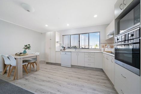 Photo of property in 8 Lockington Avenue, Henderson, Auckland, 0612