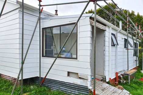 Photo of property in 5 Domett Street, Waitara, 4320