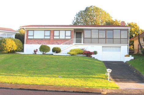 Photo of property in 19 Lynmore Drive, Hillpark, Auckland, 2102