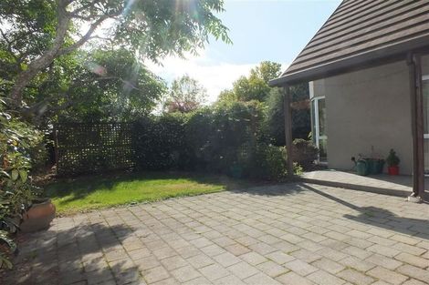 Photo of property in 11 Brockhall Lane, Avonhead, Christchurch, 8042