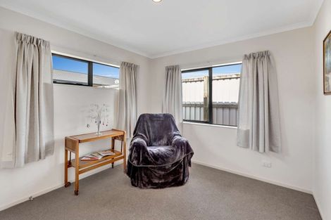 Photo of property in 4 Barry Curtis Place, Levin, 5510