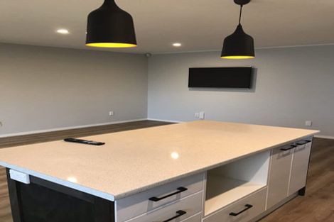 Photo of property in 1/593 Glenfield Road, Totara Vale, Auckland, 0629