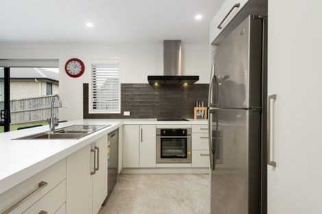 Photo of property in 35 Ballintoy Park Drive, Welcome Bay, Tauranga, 3175