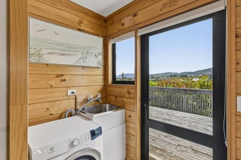 Photo of property in 130 Renown Road, Raumati South, Paraparaumu, 5032