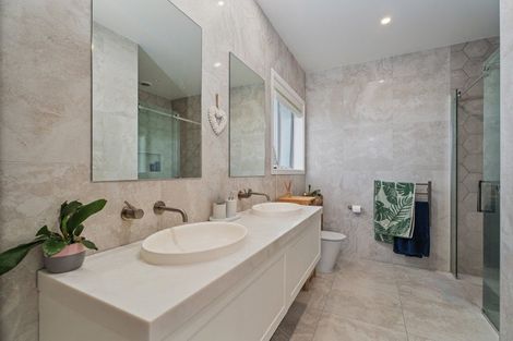 Photo of property in 11 Onerere Drive, Whitianga, 3510