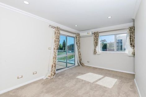 Photo of property in 436 East Coast Road, Windsor Park, Auckland, 0630