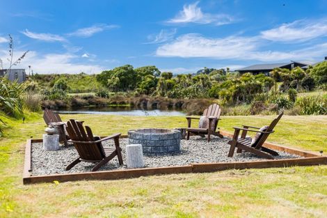 Photo of property in 37 Pingao Lane, Peka Peka, Waikanae, 5391