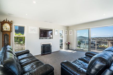 Photo of property in 9 Namsan Close, Fairview Heights, Auckland, 0632