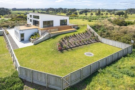 Photo of property in 34 Golf Vue Place, Castlecliff, Whanganui, 4501