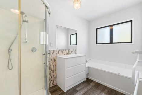 Photo of property in 15e Puriri Avenue, Orewa, 0931