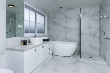 Photo of property in 2/15 Saltburn Road, Milford, Auckland, 0620