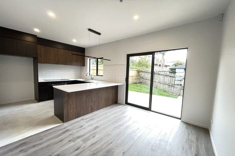 Photo of property in 8/105 Hobsonville Road, West Harbour, Auckland, 0618