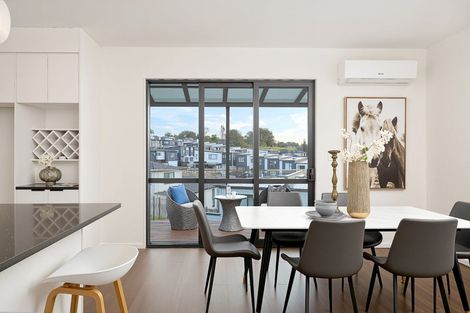 Photo of property in 32 Mcwhirters Farm Lane, Massey, Auckland, 0614