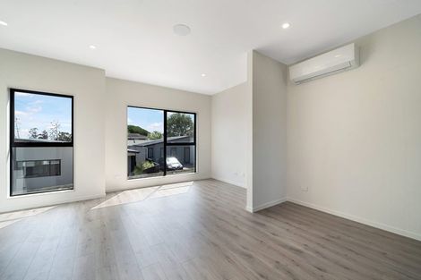 Photo of property in 4/107 Hobsonville Road, West Harbour, Auckland, 0618