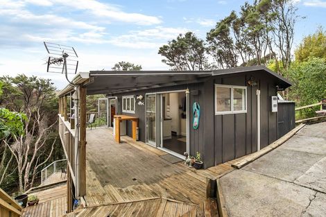 Photo of property in 28 Okoka Road, Omiha, Waiheke Island, 1081