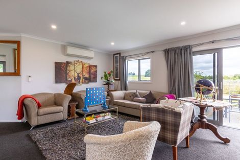 Photo of property in 220 Cowper Road, Dannevirke, 4976