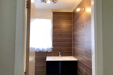 Photo of property in 55 Archibald Road, Kelston, Auckland, 0602