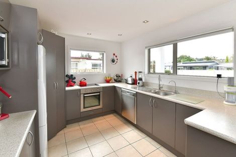 Photo of property in 53a Walton Street, Red Beach, 0932