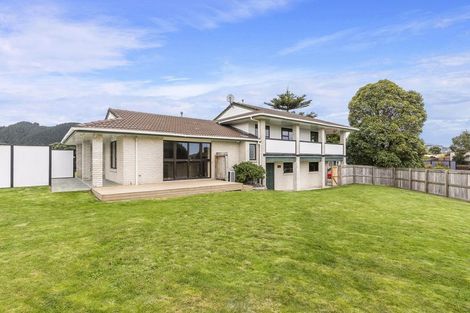 Photo of property in 2 Chilton Drive, Paraparaumu, 5032