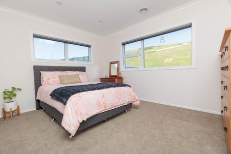 Photo of property in 33 Rochdale Drive, Churton Park, Wellington, 6037