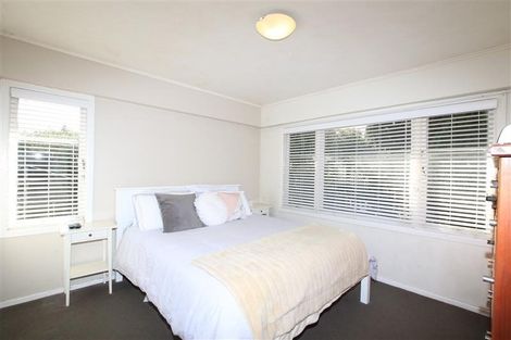 Photo of property in 21 Essex Street, Te Atatu South, Auckland, 0610