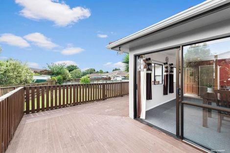 Photo of property in 32 Trojan Crescent, New Lynn, Auckland, 0600