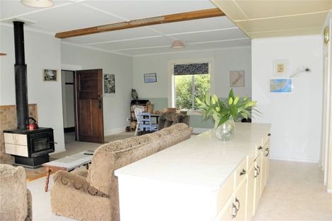 Photo of property in 77-79 Newcastle Street, Hampden, 9410