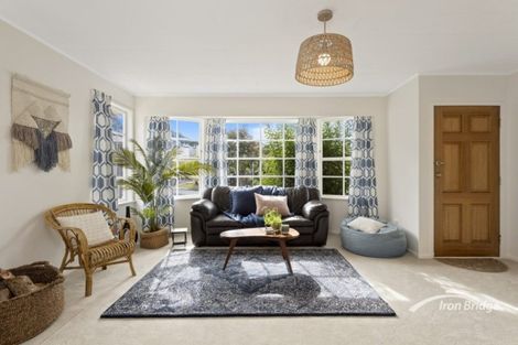 Photo of property in 61 Easton Park Parade, Glenfield, Auckland, 0629