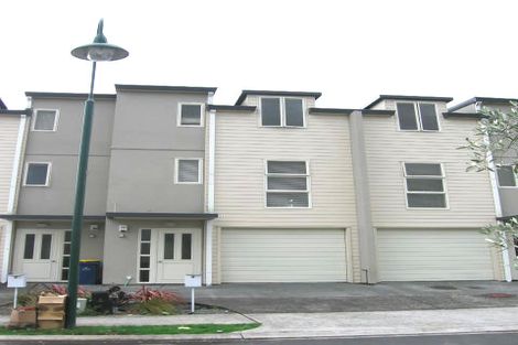 Photo of property in 4 Verdale Circle, Glen Eden, Auckland, 0602