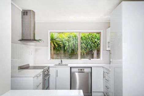 Photo of property in 2/98 Mountbatten Avenue, Hillcrest, Auckland, 0627