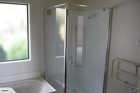 Photo of property in 2/15 Louise Place, Browns Bay, Auckland, 0630