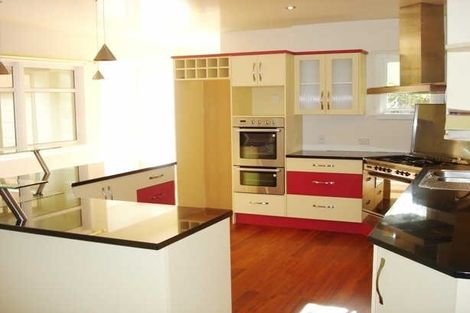 Photo of property in 32 Strowan Road, Strowan, Christchurch, 8052