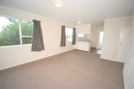 Photo of property in 2/27 Mataroa Road, Mount Wellington, Auckland, 1062
