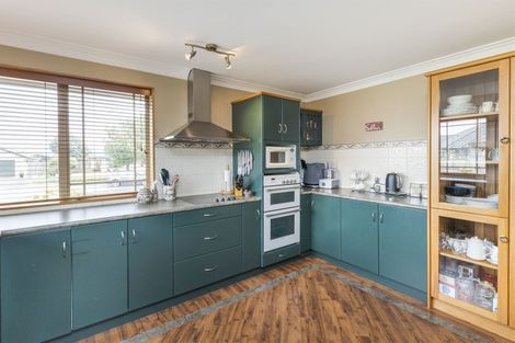 Photo of property in 11 Brookside Close, Highbury, Palmerston North, 4412