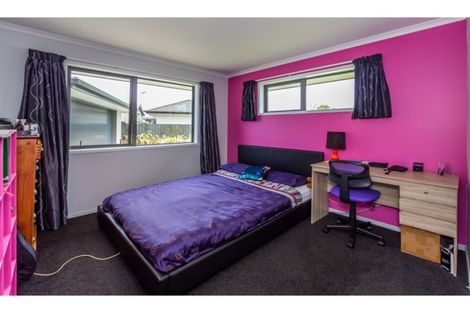 Photo of property in 8 Carteret Place, Aranui, Christchurch, 8061