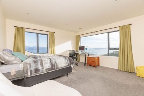 Photo of property in 18 Bennett Grove, Newlands, Wellington, 6037