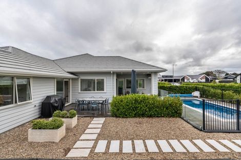 Photo of property in 32 Mike Smith Drive, Cambridge, 3434