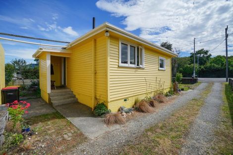 Photo of property in 17 Half Mile Road, Tuatapere, 9620